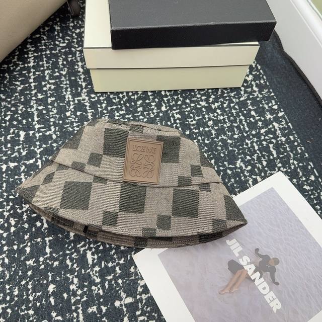 Loewe 秋冬爆款咖色系
