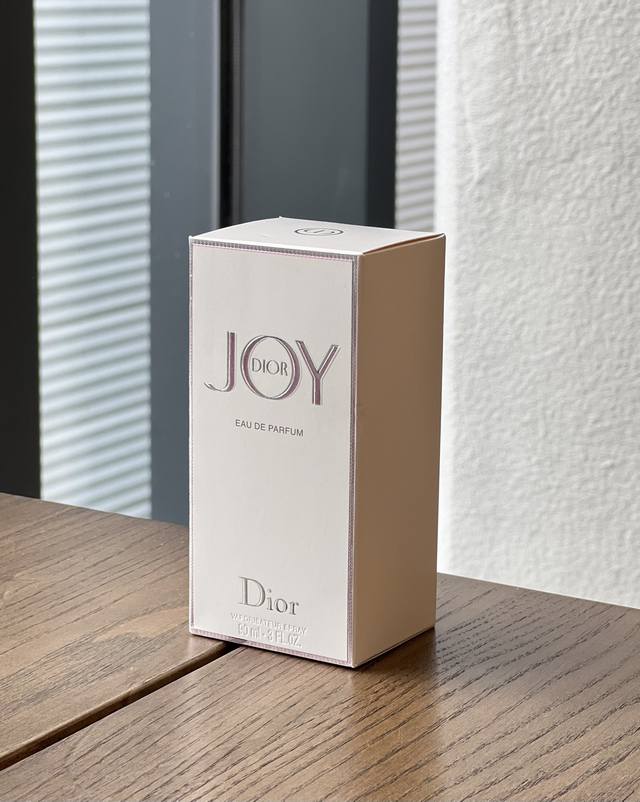 原单品质 Dior迪奥悦之欢Joy香水新款Edp浓香90Ml 持久留香花果香调！香调：木质花香调 前调：香柠檬 橘子 中调：玫瑰 茉莉 后调：檀香木 雪松 麝香