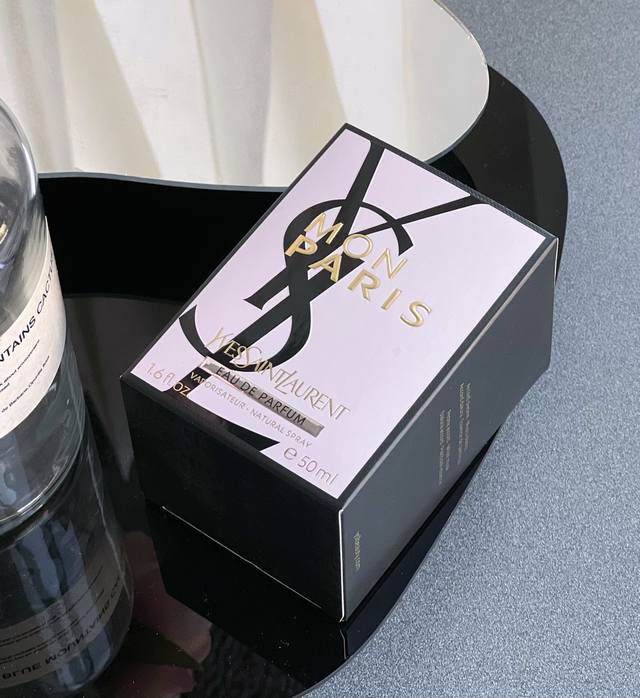 原单品质 圣罗兰反转巴黎来袭简直就是行走的荷尔蒙真的好闻到不要不要的～ Ysl反转巴黎香水 规格:50Ml 前调：香柠檬梨、覆盆子、黑醋栗、橙 中调：曼陀罗花、