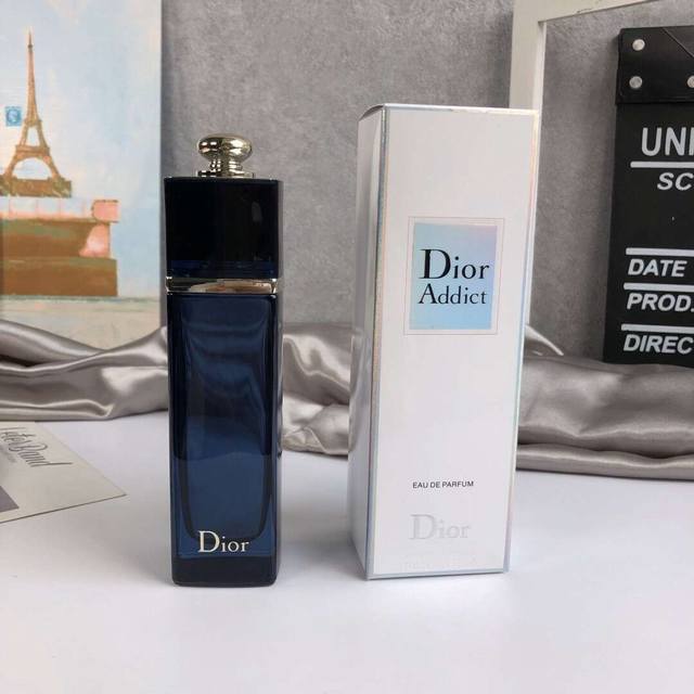 高端品质 迪奥魅惑香水 Ml 到货 蓝色魅惑香水 听这个名字就可以爱上，因为本人喜欢性感有女人味的东西，所以名字就可以代表我的范儿魅惑 最开始知道这个香水是身边