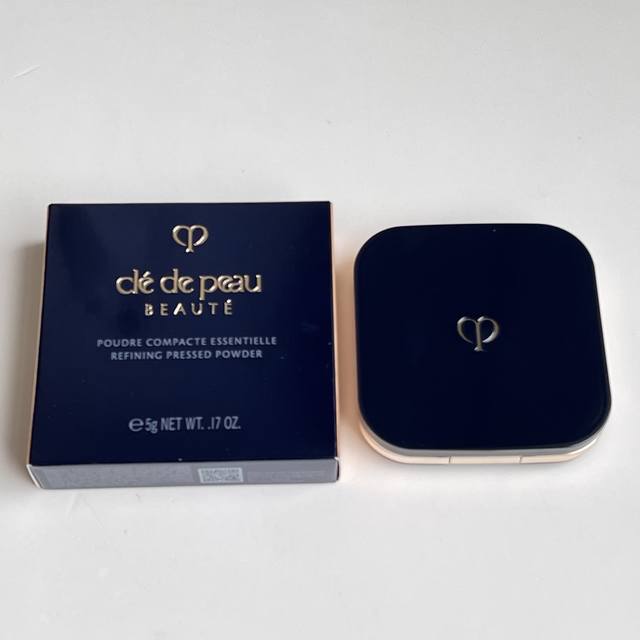 高端品质 Cpb粉饼5G！Cpb柔光蜜粉饼光颜蜜粉饼。Cpb5Q除了贵没毛病，Cpb蜜粉饼这款真的好适合混油皮的集美，隐形毛孔绝了真的，亲测有效贵真的是有它贵的