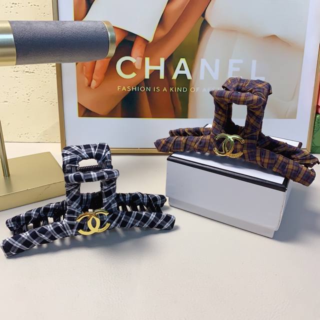 chanel小香 Chanel抓夹 布艺双C抓夹气质百搭日常精致小单品 小仙女必入单品 宝藏款 闭眼入推荐款 单个 配发箍盒
