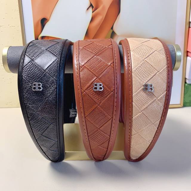 balenciaga巴黎世家 Balenciaga发箍 宽版牛皮压花轻奢风发箍气质百搭小仙女必入单品名媛风十足～宝藏款 闭眼入推荐款 单个