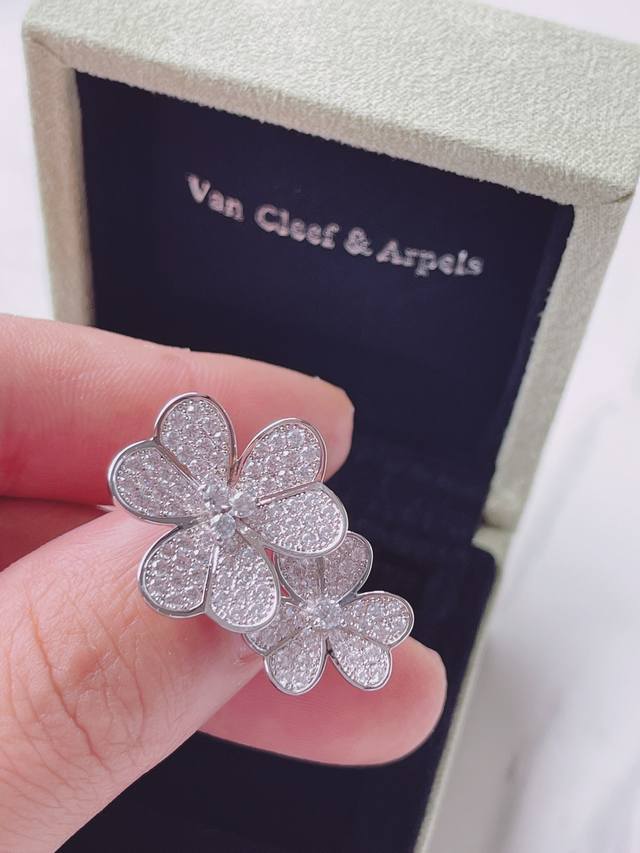 Ca满钻三叶草戒指