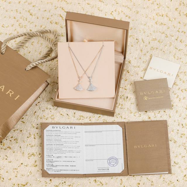 203769 我们出品 小裙子满钻项链 Zp94900+认准唯一一家真正购入珠宝类Zp开发的，可订做真金真钻，只做对版Zp真金货，pk市面各种金货量大咨询客Fu