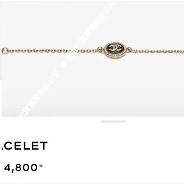 Chanel25B幻彩黑金纽扣手链 一眼爱好适合秋冬搭配 又是一条超好叠戴超百搭的项链 黑金配色真的戴不腻，又仙又酷酷的
