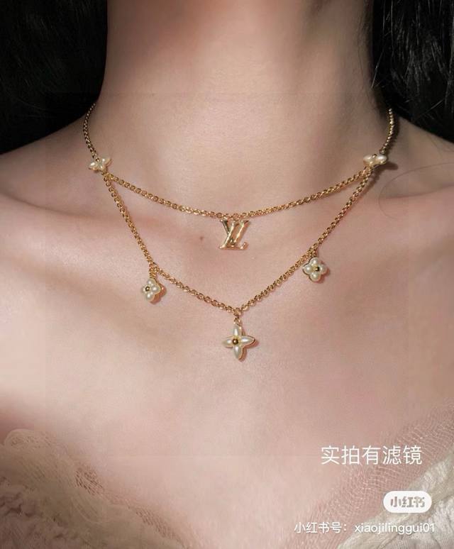 精工版本 路易威登字母项链 秉承精湛匠艺 抛光色泽成就经典 Lv 字母的自然化身，流露品牌格调 明星同款 经典百搭 项链
