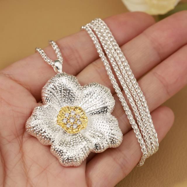 大号栀子花项链 布契拉提 Buccellati 意大利高级珠宝品牌 复古宫廷风项链 亚金材质 18K厚金分色电镀 高品质 布契拉提项链 栀子花项链