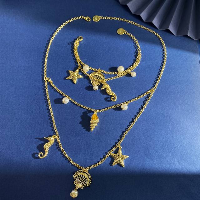 手链Da92 项链Da92 迪奥Dior夏日时尚新款海洋主题海马海星贝壳白色珍珠双层手链项链套装 黄铜材料 金色 手链重约14.5G；项链重约25.2G；手链约