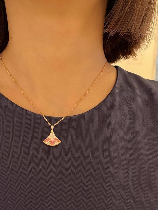 纯银 V金 我们出品 Divas‘ Dream七夕限定款项链，购入正品，量大咨询客Fu Divas‘ Dream七夕限定款 为爱加冕 2025七夕限定款白母贝绽