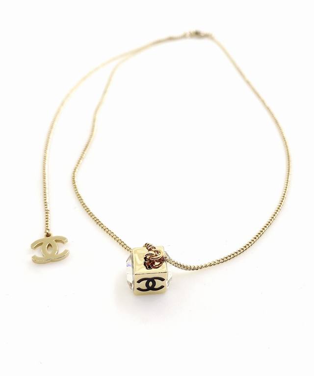 Chanel 最新款浅金小方块项链 一致Z批黄铜材质