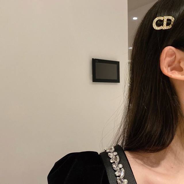 发夹 、胸针 Dior新款 经典胸针发夹热销款火爆上新同步专柜正品开模款式简单大方小巧别致速速入手让自己走在时尚潮流之路