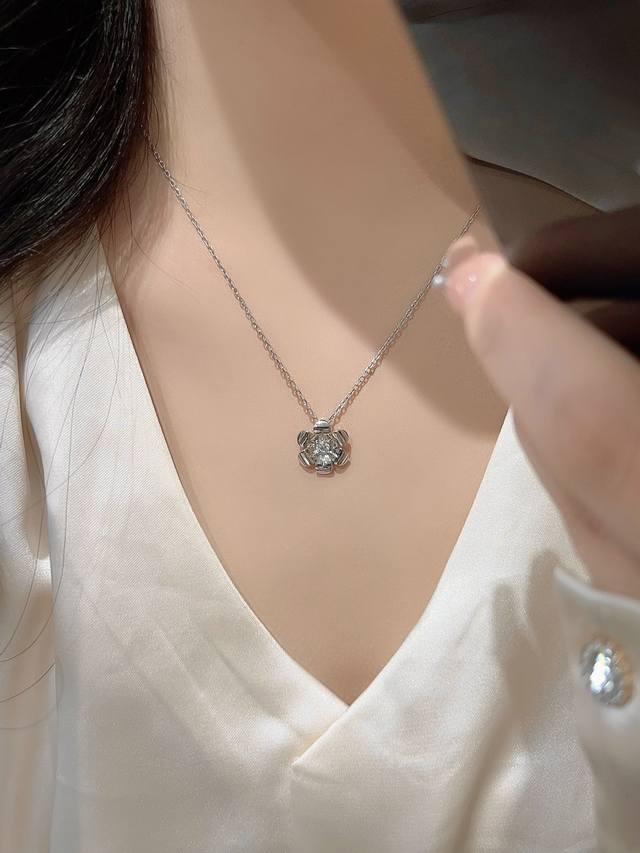 我们出品 量大咨询客Fu 彩宝系列-金色花朵项链 重工版本，非市面轻工版，通体925纯银耐磨保色度行业最新配方优金电镀！人无我有！对标高级珠宝工艺！全部是一致真