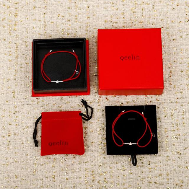 我们出品 Mini葫芦满钻红绳手链，全新Wulu Mini Solitaires系列，可订做真金真钻版，量大咨询客Fu Qeeli 麒麟葫芦珠宝采用 中国元素与