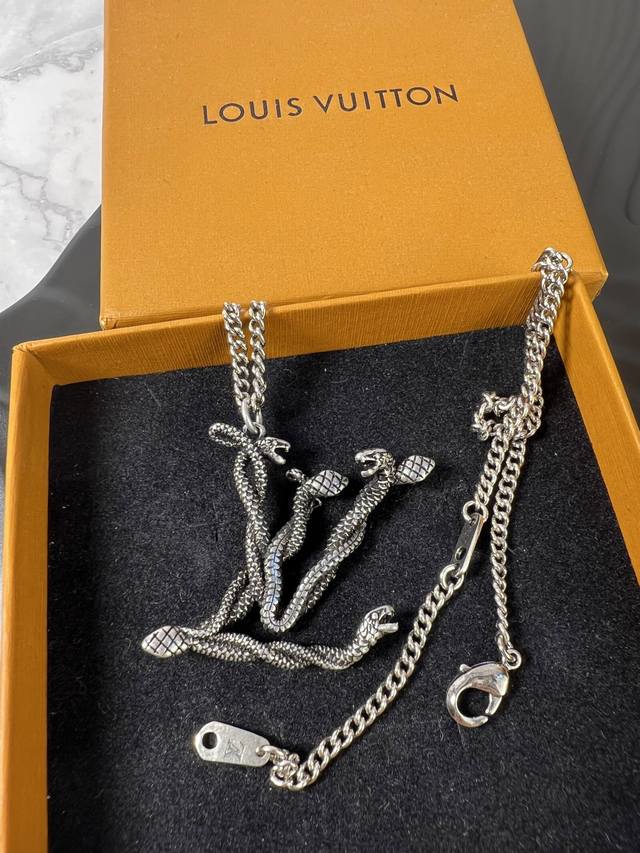 Lv 蛇牌 项链