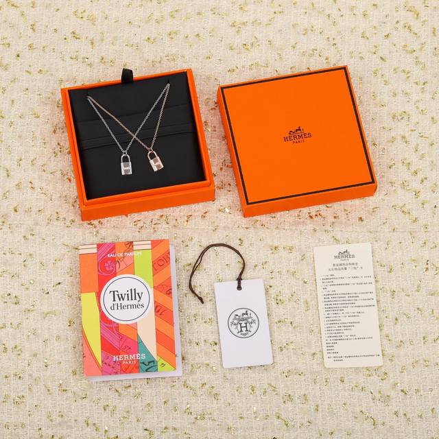 我们出品 ， Z批 40 100+ 认准唯一一家真正购入珠宝类Z批开发的，可订做真金真钻，只做对版Z批真金货，批K市面各种金货 Amulettes Cadena