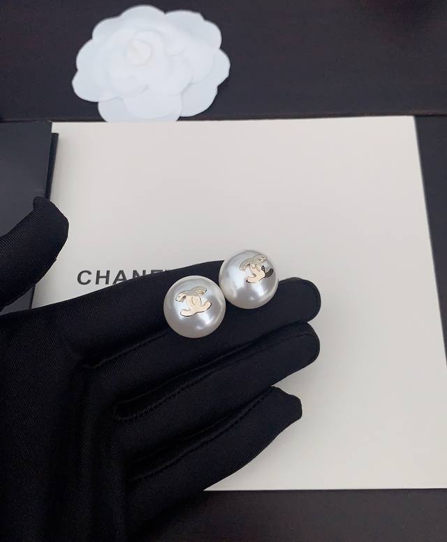 Ch*Nel 经典单珍珠耳钉 Z批黄铜材质 纯手工出品 高级定制 上耳超气质优雅 谢娜 网红爆款