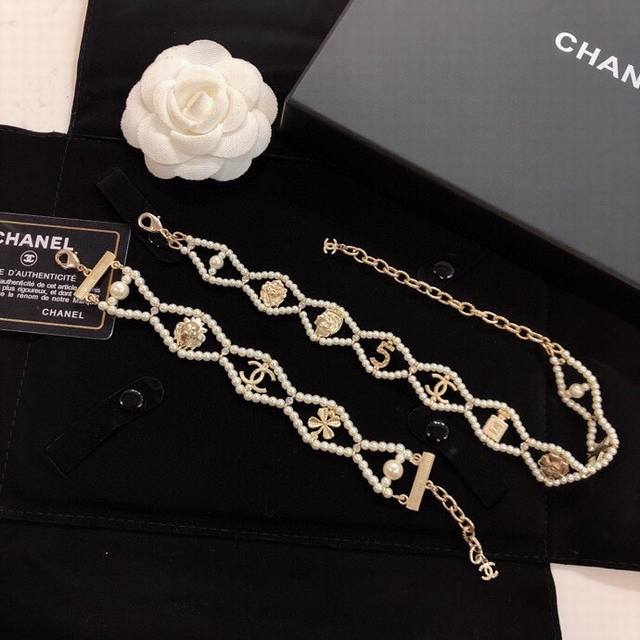 项链 、手链 Ch*Nel 小香 高颜值Chanel Chocker 新款香奈儿珍珠颈链。珍珠给人留下一种优雅高贵的感觉 独家正品定制 专柜黄铜材质施华洛世奇珍