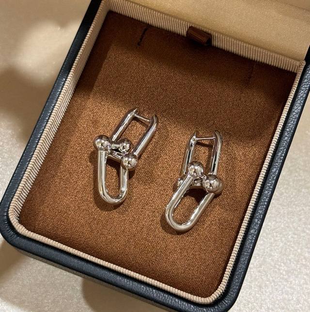 A4182 T家 经典款 关节系列 双环 光面耳钉 倪妮同款 各大明星同款 质感十足 足足18G重 采用原版一致进口S925纯银材质电镀厚金 经典著作 欧美范十