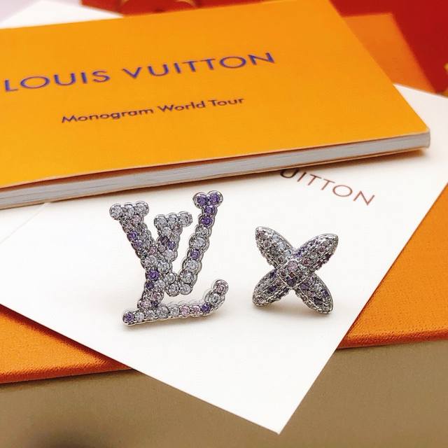 编号Led0193 Lv*最新款镶嵌彩钻花朵耳钉 一致Zp黄铜材质