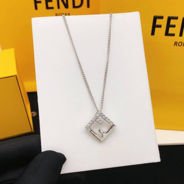 编号Fdxl0015 Fend*最新款项链 一致Zp黄铜材质