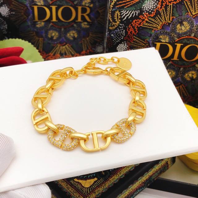 编号Dxl0109 Dio*最新款猪鼻子手链 一致Zp黄铜材质