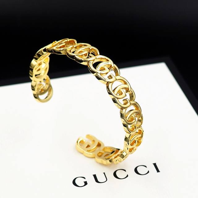 Gucci双G字母C形手镯Xb846