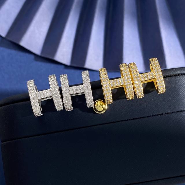 爱马仕Hermes经典高级感时尚轻奢满钻H字母手镯 黄铜材质 银色金色2个色 重约5.9G 尺寸约1.47Cm*1.18Cm*0.8Cm