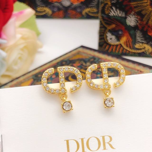 编辑Ded0437 Dio*最新款迷你Cd耳钉吊钻 一致Zp黄铜材质