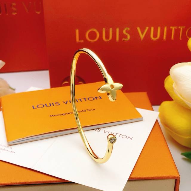 编号Lsz0004 Lv*最新款手镯 一致Zp黄铜材质