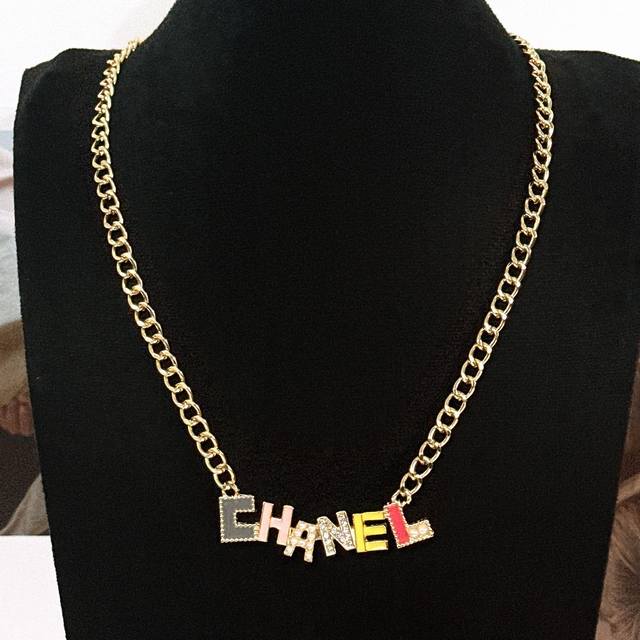 Chanel彩色水钻珍珠项链