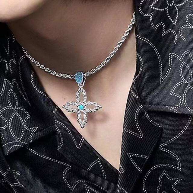Lv 绿松石 项链Louis Vuitton 路易威登专柜一致材质 火爆款出货 设计独特 复古前卫 男神、美女必备。。