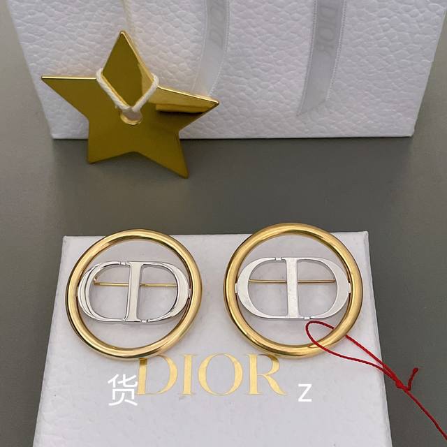 我们出品 Z Vs 我们！认准我们家出品！只对标Z批！饰品类的工艺现在对于我们来说，完完全全能做到99.99%，剩下0.01%留给自己别太骄傲，可以很自豪的说，