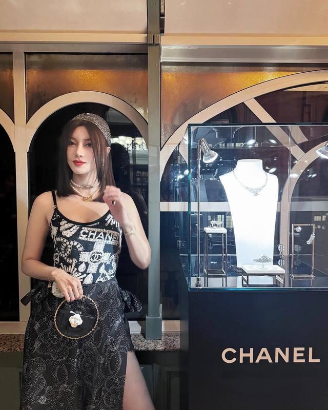 我们出品 Z批 12870！量大咨询客Fu 香24C包包Choker 绝美爆款 早春度假系列！抢都抢不到，[机智][机智]史上最难买！不买真心对不起自己系列，太