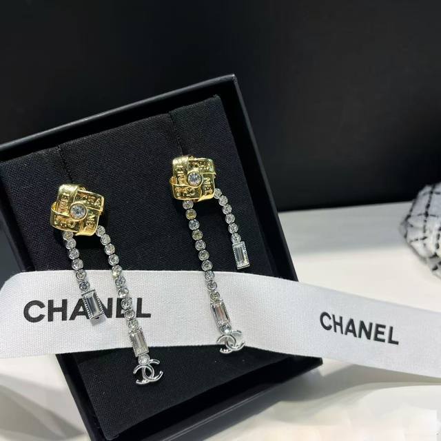 批 单依纯同款* 25A新款国风新绳结中式 流苏水晶耳环小香这一季很多中国元素 古典兼具优雅搭配新中式简直完美 贵妇千金们必备很高级的金银配色 质感无敌