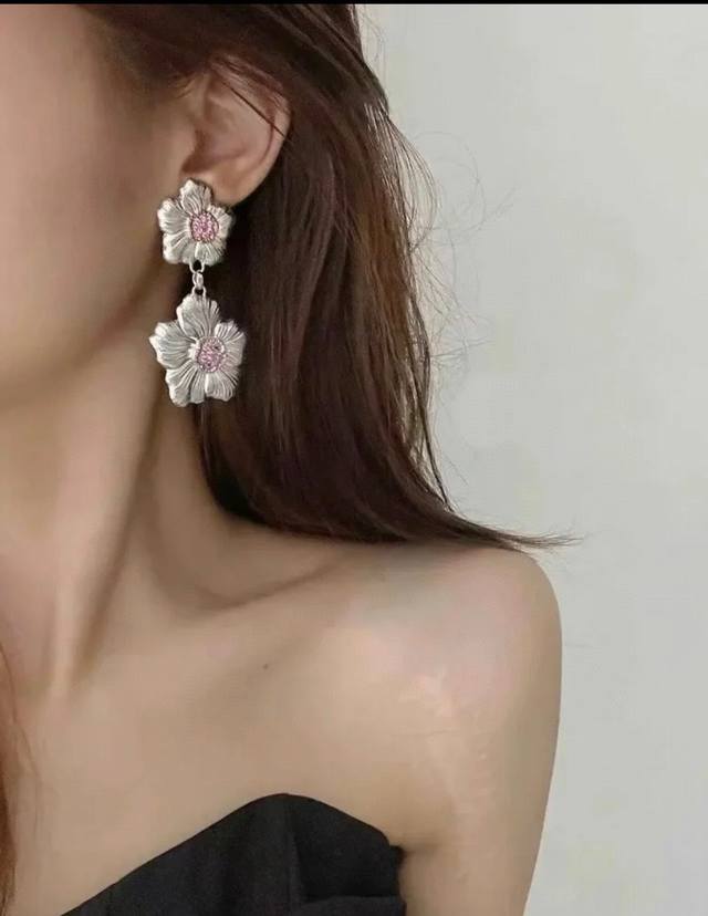 双花栀子花耳钉布契拉提 Buccellati 意大利高级珠宝品牌 复古宫廷风耳钉亚金材质 18K厚金分色电镀 高品质 布契拉提耳钉 栀子花耳钉