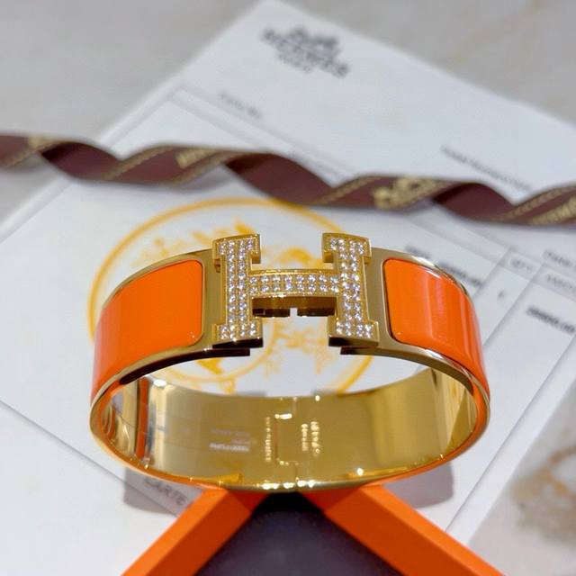 Hermes 爱马仕手镯 原版定制 20Mm宽版手环 珐琅工艺太考验师傅的手艺了 要确保色泽手工制作好 V金高端定制 女神 都爱爱马仕火爆手镯 超精赞 各路女神