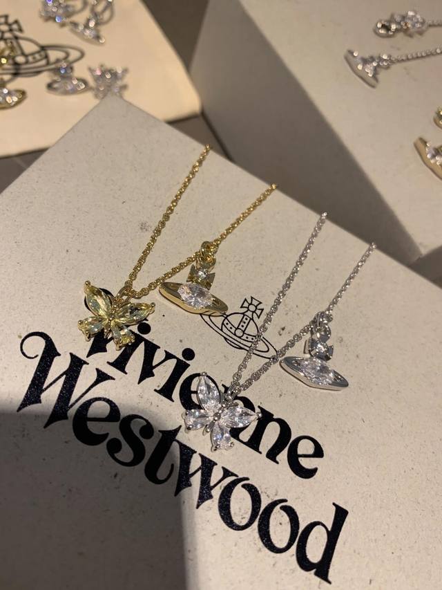 耳环Vivienne Westwood西太后薇薇安英国时装设计师，时装的朋克之母！时尚潮流风格，品质强大，超美的设计！简约大气刺绣Logo精致这个款不用担心不好