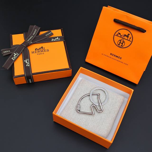 新品现货 Hermes 爱马仕 Cheval马头钥匙扣 挂件 车钥匙扣 不锈钢金属钥匙扣 巧用爱马仕钥匙扣，让手中的包包，变得独特起来吧