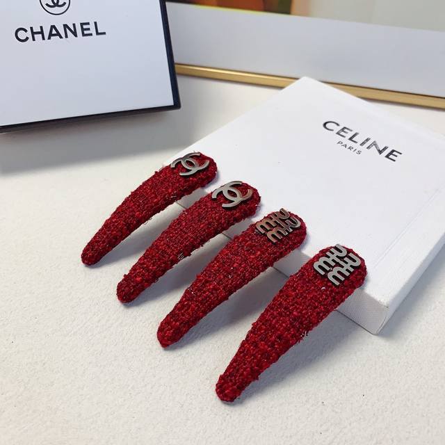 chanel小香 Miumiu缪缪 粗尼钛钢Logo边夹刘海夹Bb夹压夹日常精致小单品 气质百搭小仙女必入单品 宝藏款 闭眼入推荐款 一对