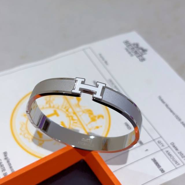 爱马仕手镯 太考验师傅的手艺了 要确保细节好 高端定制 女神 都爱爱马仕火爆 手镯 超精赞 各路女神 明星 同款 高端材质镀金，真金质感上手真的赞