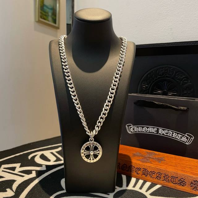 抖音 快手 Ins 小红书 直播热门 ，新款 专柜品质 Chrome Hearts克罗心经典项链 ，圆形十字架吊坠，凹凸造型不同的花纹设计风格 呈现出与众不同