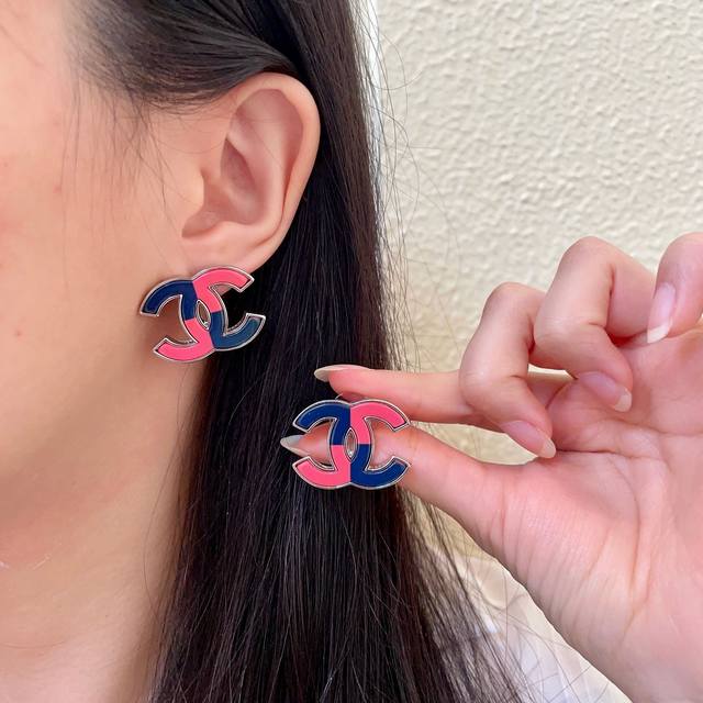 香奈儿双C拼色耳钉