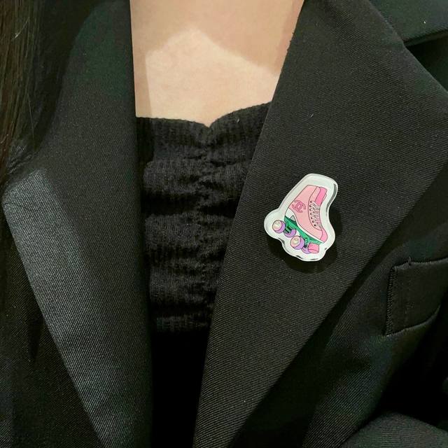 香奈儿滑冰鞋双C胸针