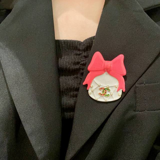 香奈儿蝴蝶结双C胸针