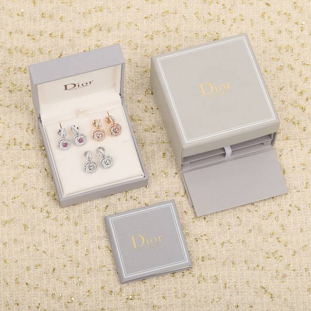 205226 我们出品 玫瑰花耳环 Z 000+ 可订做真金真钻，只做对版Zp真金货，pk市面各种金货量大咨询客Fu Rose Di R Bagatelle 系