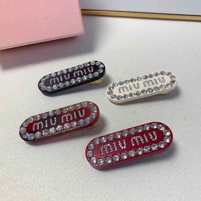 miumiu缪缪 Miumiu发夹 亚克力围钻Logo边夹刘海夹压夹日常精致小单品 气质百搭小仙女必入单品 宝藏款 闭眼入推荐款 单个