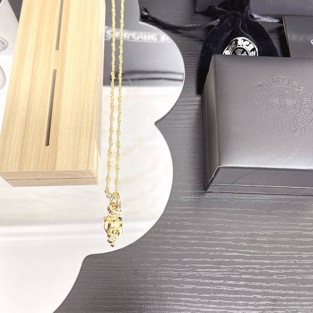 Chrome Hearts 雪梨同款十字架项链 无敌百搭的一款项链 上身超赞！！男女同款轻松驾驭 最正的十字架版本 925银镀22K金 多层真空电镀 镶嵌也非常