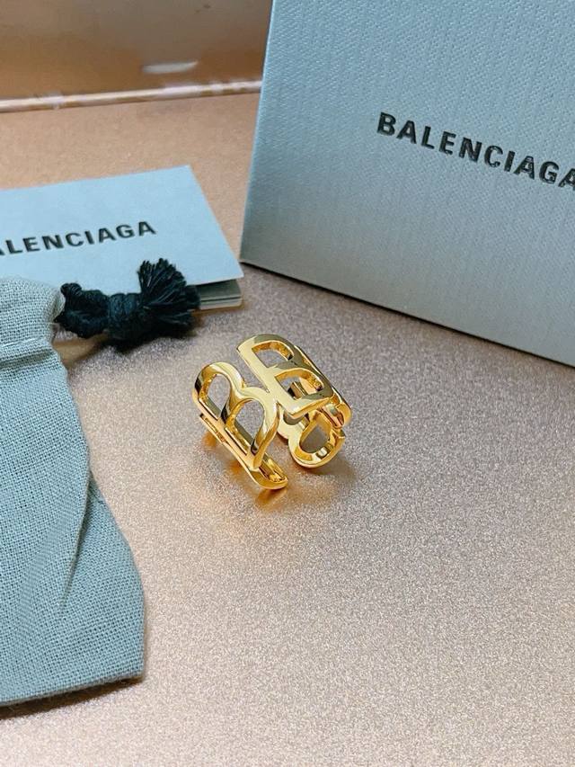 原单货新品 巴黎世家戒指 Balenciaga戒指专柜一致巴黎世家戒指火爆款出货 设计独特 前卫 超级闪亮的V金