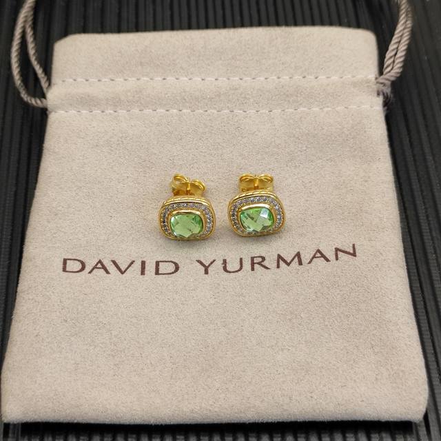David Yurman 主石7Mm金色 四方钻耳钉绿钻。